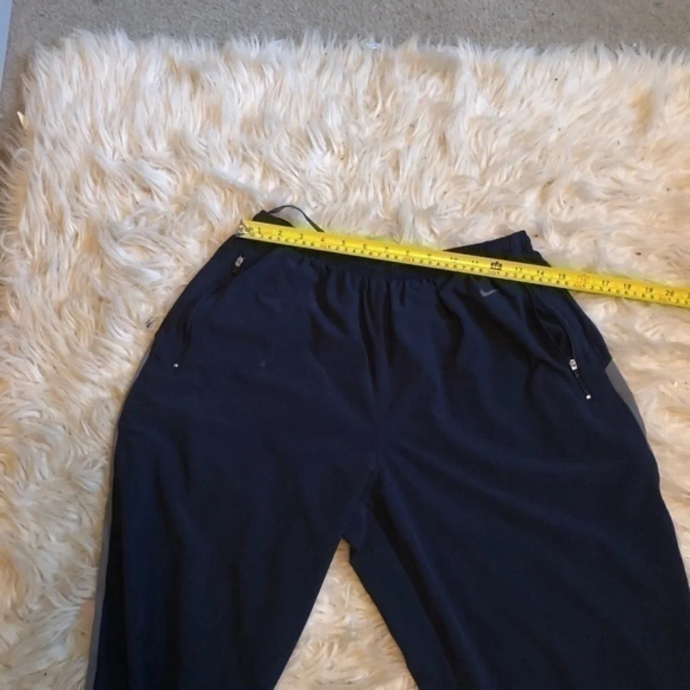 Nike dri-fit black side zipper pocket mesh side panel sz lg